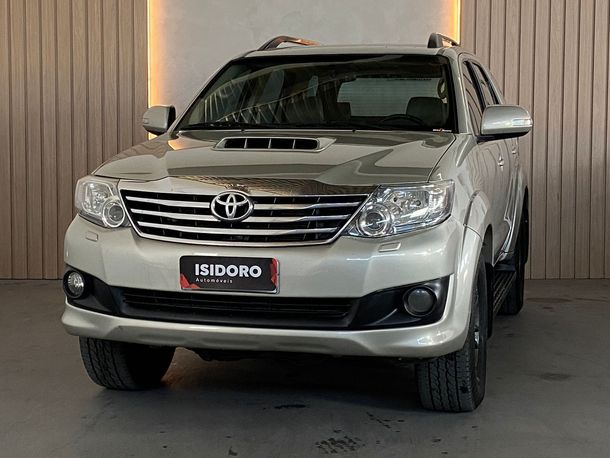 Toyota Hilux SW4 SRV D4-D 4x4 3.0 TDI Dies. Aut