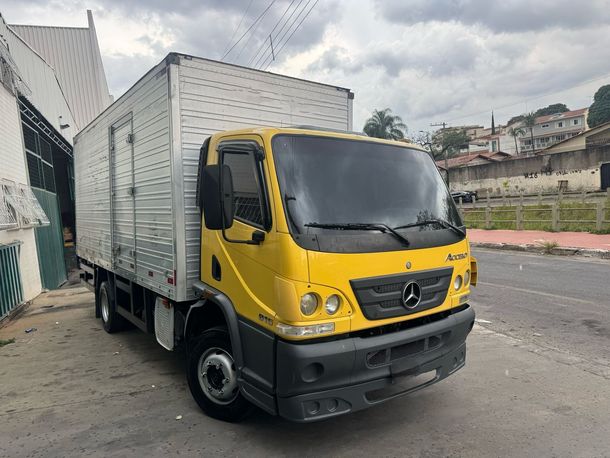 MERCEDES-BENZ Accelo 815 2p (diesel) (E5)
