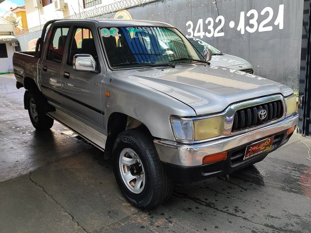Toyota Hilux CD SRV 4x2 3.0 8V 90cv Diesel