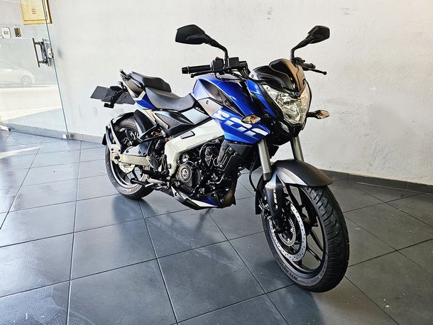 BAJAJ DOMINAR 200