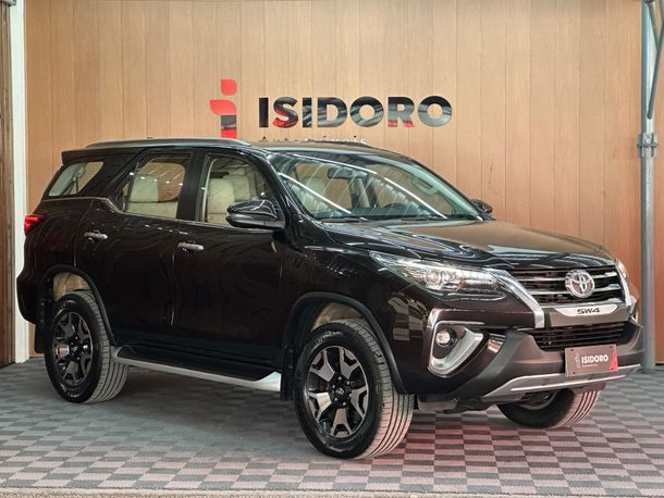 Toyota Hilux SW4 SRX Diamo. 4x4 2.8 TB Die Aut.