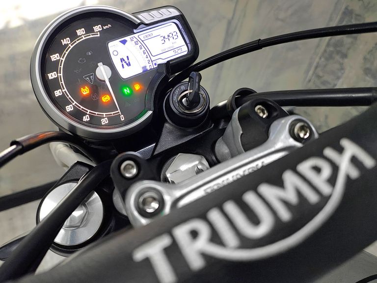 TRIUMPH SCRAMBLER 400 X