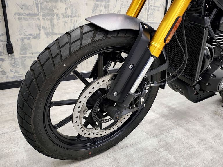 TRIUMPH SCRAMBLER 400 X
