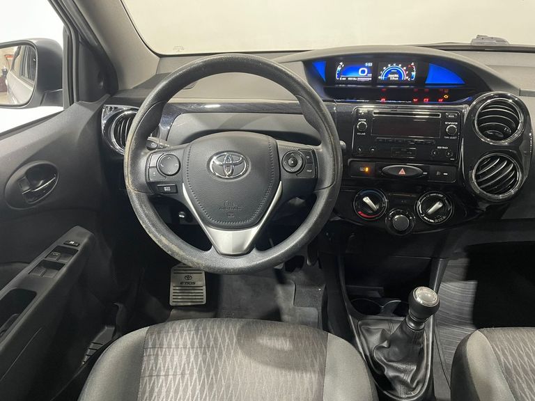 Toyota ETIOS XS Sedan1.5 Flex 16V 4p Mec.