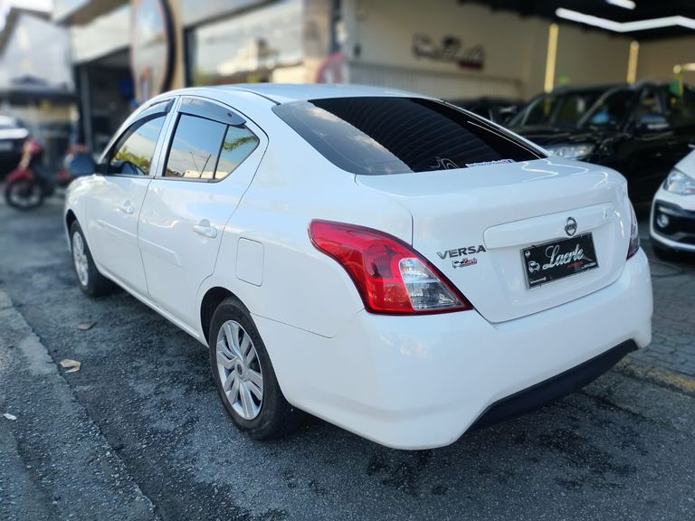 Nissan VERSA 1.0 12V FlexStart 4p Mec.