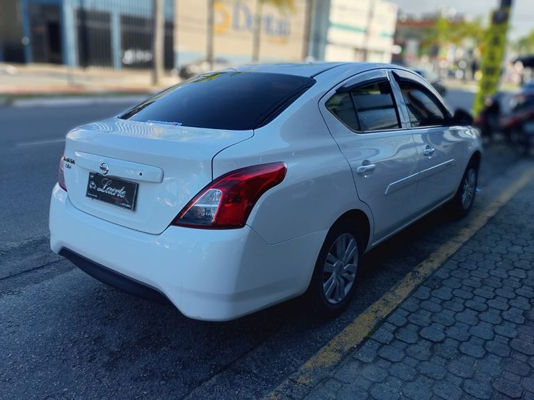 Nissan VERSA 1.0 12V FlexStart 4p Mec.