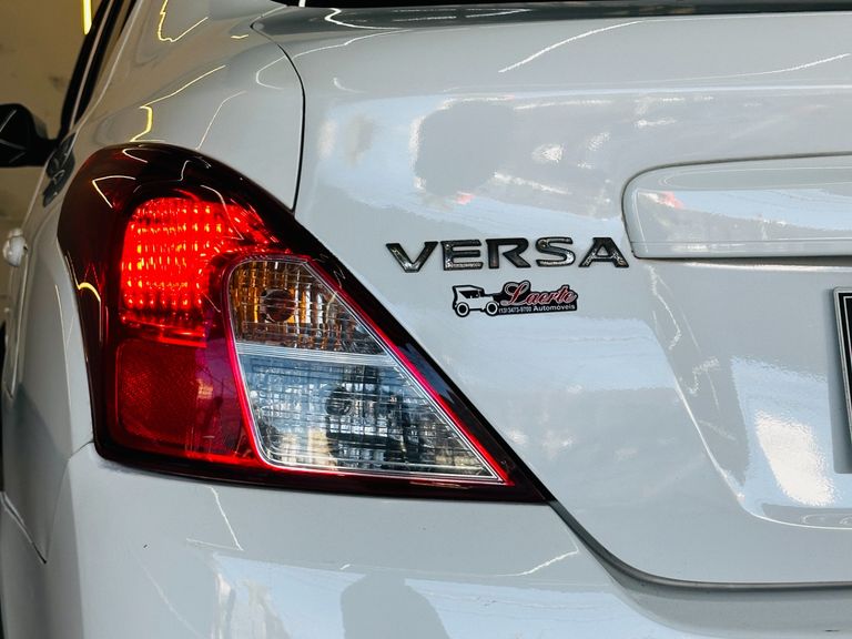 Nissan VERSA 1.0 12V FlexStart 4p Mec.