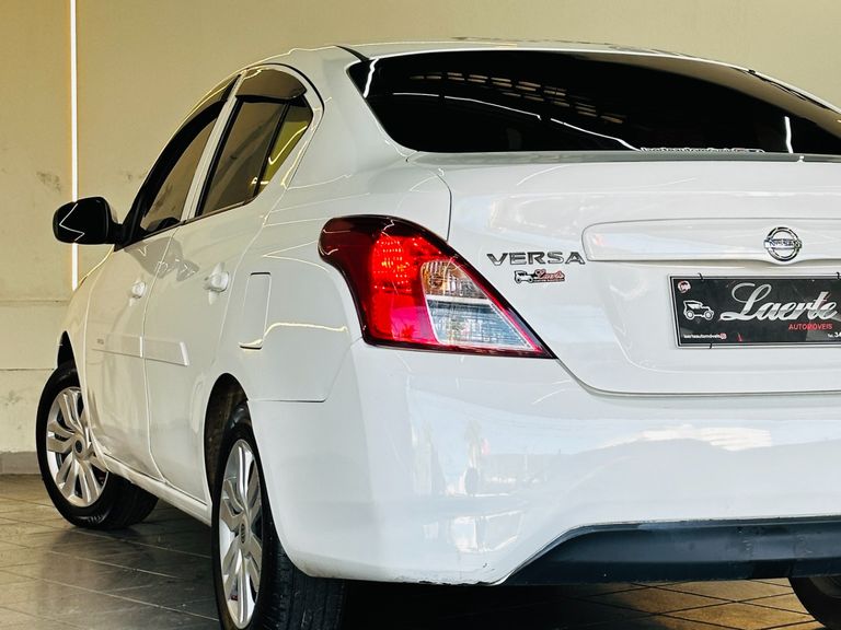 Nissan VERSA 1.0 12V FlexStart 4p Mec.