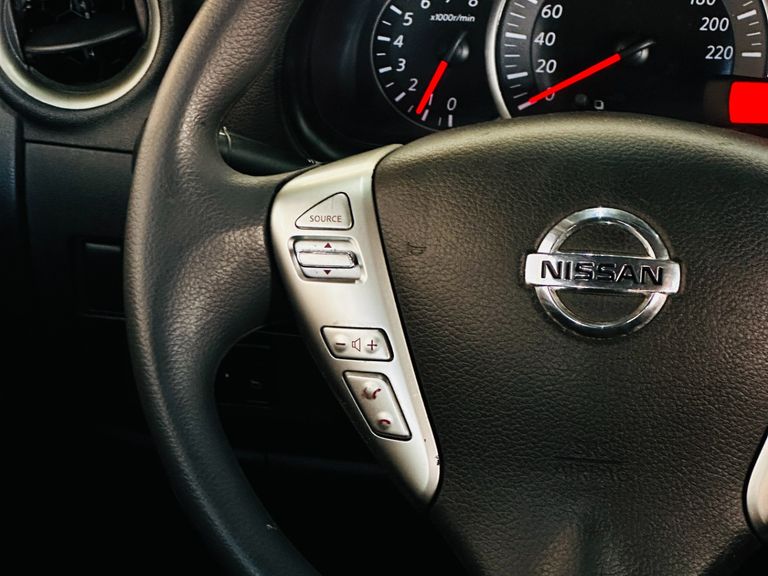 Nissan VERSA 1.0 12V FlexStart 4p Mec.