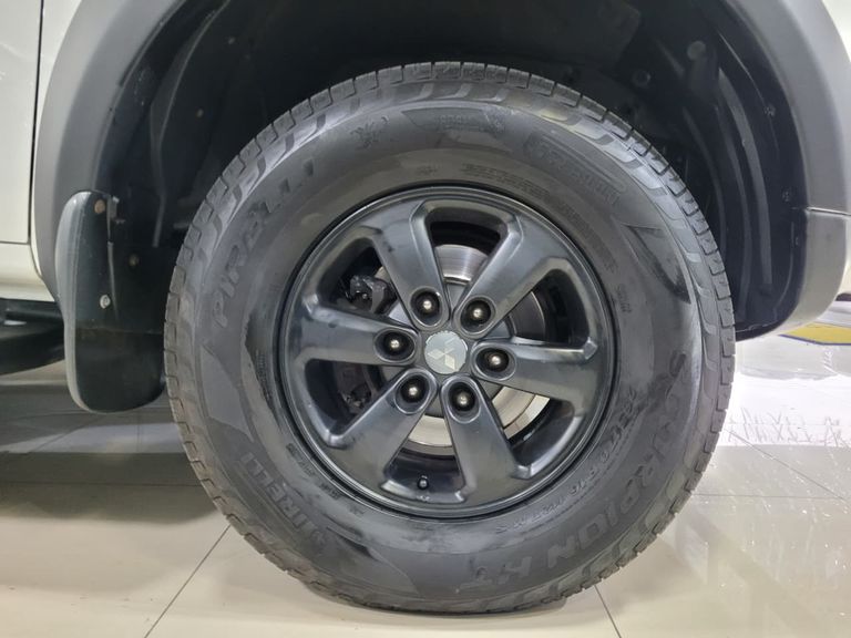 Mitsubishi L200 Triton HPE 3.5 CD V6 24V Flex Aut.
