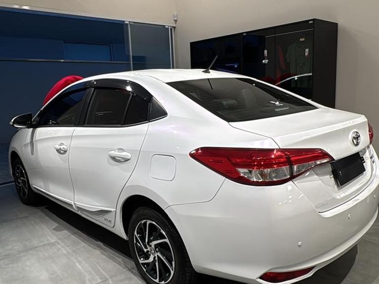 Toyota YARIS XLS Sedan 1.5 Flex 16V 4p Aut.