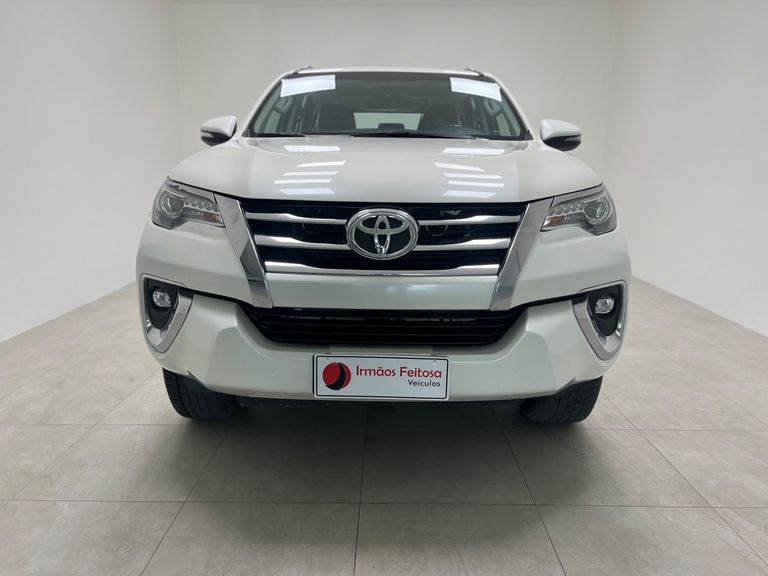 Toyota Hilux SW4 SRX 4x4 2.8 TDI 16V Dies. Aut.