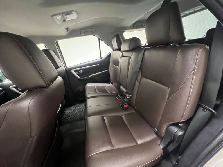 Toyota Hilux SW4 SRX 4x4 2.8 TDI 16V Dies. Aut.