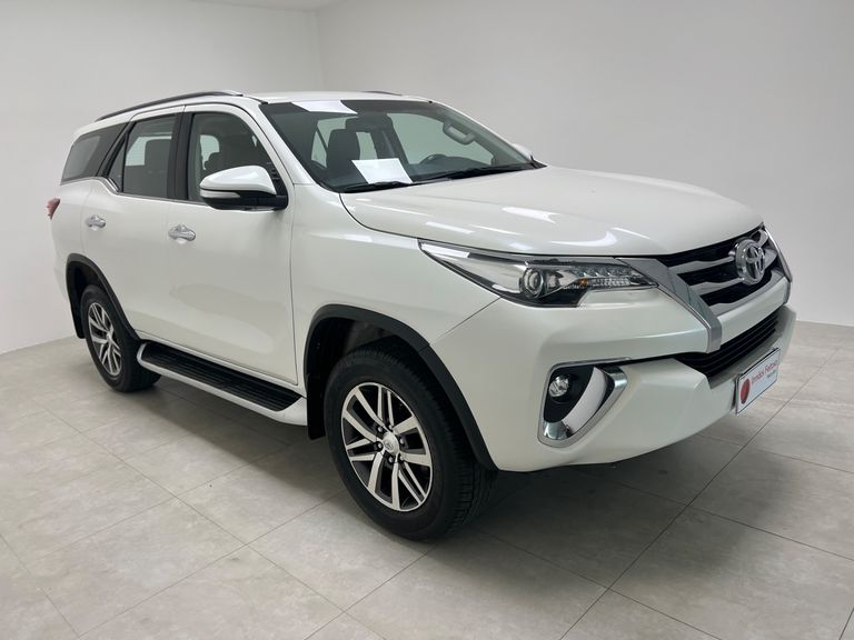 Toyota Hilux SW4 SRX 4x4 2.8 TDI 16V Dies. Aut.
