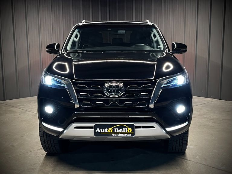 Toyota Hilux SW4 SRX 4x4 2.8 TDI 16V Dies. Aut.