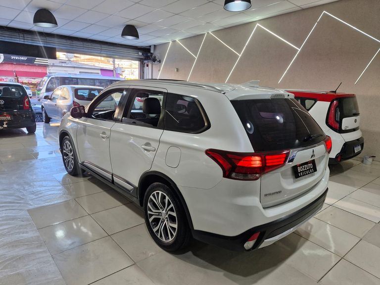 Mitsubishi OUTLANDER 2.0 16V 160cv Aut.
