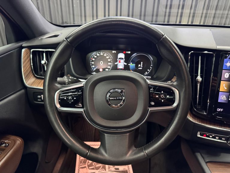 Volvo XC 60 T-8 MOMENTUM 2.0 (Híbrido)
