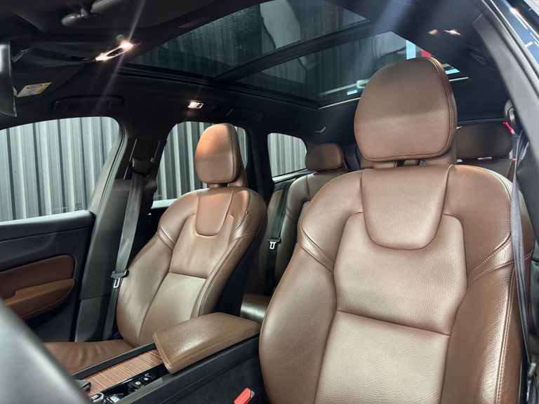 Volvo XC 60 T-8 MOMENTUM 2.0 (Híbrido)
