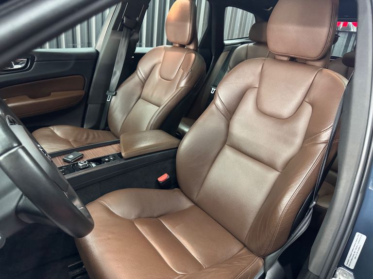 Volvo XC 60 T-8 MOMENTUM 2.0 (Híbrido)