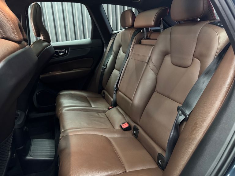 Volvo XC 60 T-8 MOMENTUM 2.0 (Híbrido)