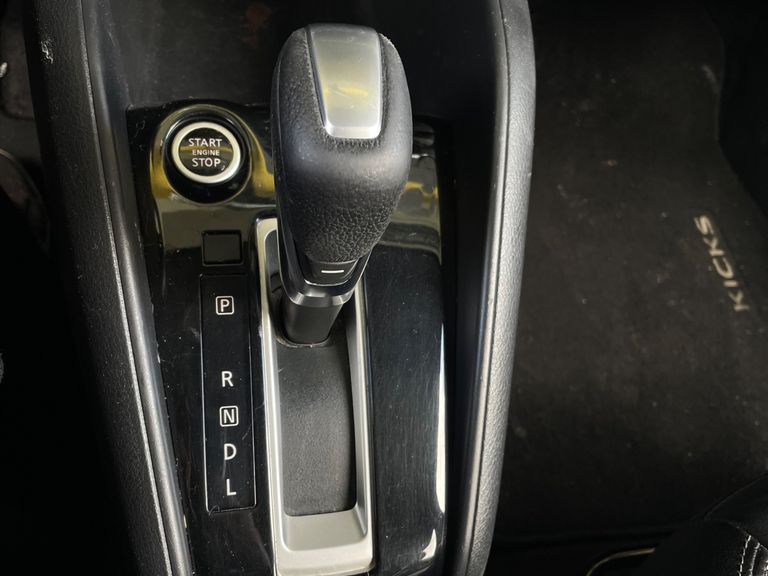 Nissan KICKS SL 1.6 16V FlexStar 5p Aut.