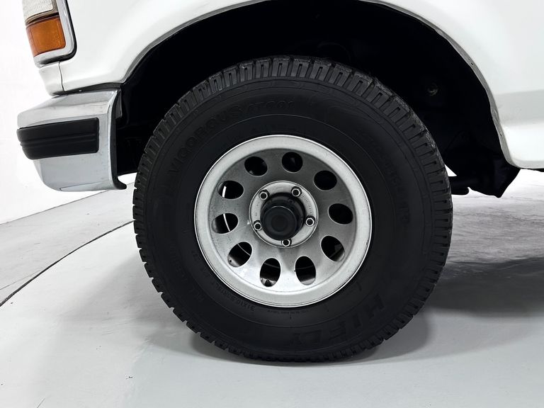 Ford F-1000 XL 4.9i