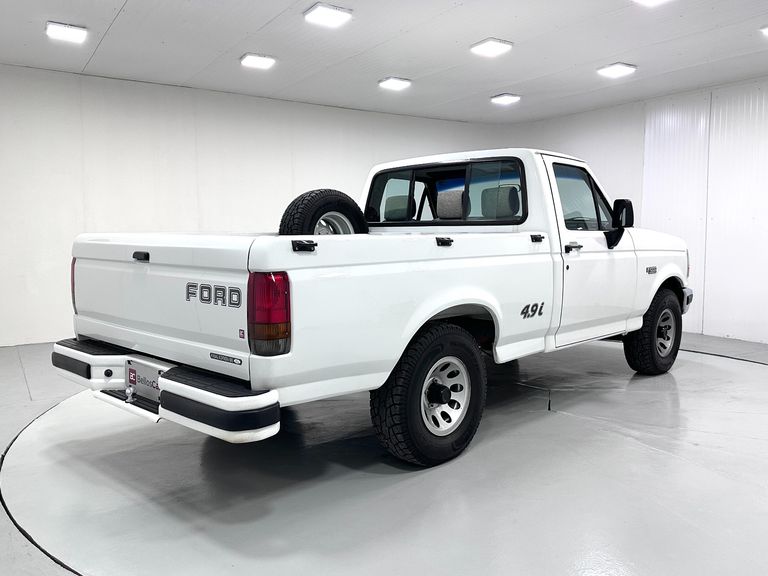 Ford F-1000 XL 4.9i