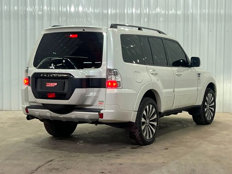 Mitsubishi Pajero HPE Full 3.2 4x4 T.I.Dies. 5p Aut