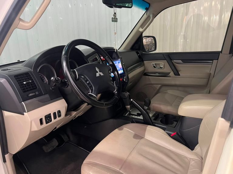 Mitsubishi Pajero HPE Full 3.2 4x4 T.I.Dies. 5p Aut