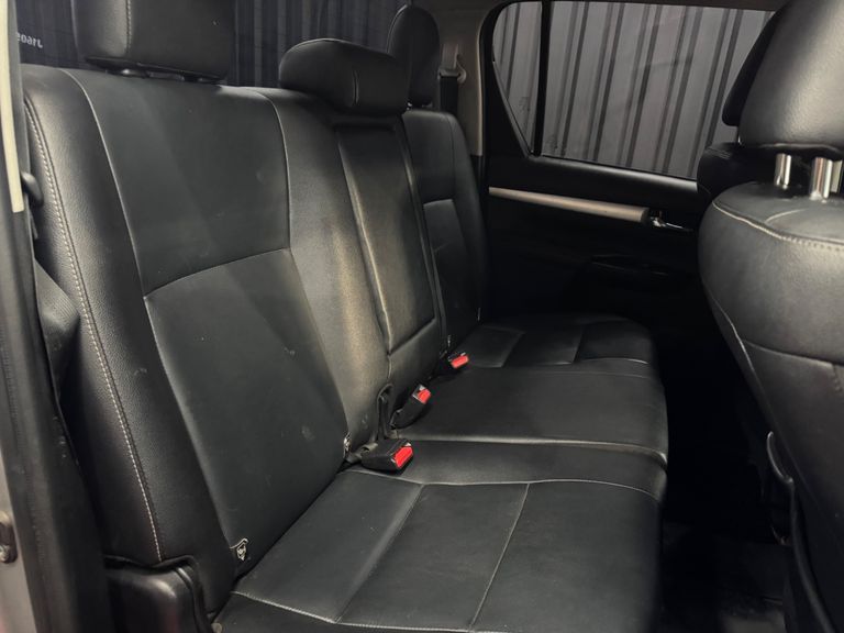 Toyota Hilux CD SRX 4x4 2.8 TDI 16V Diesel Aut.