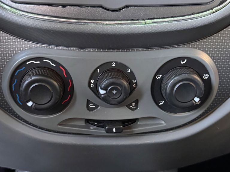 Fiat Palio ESSENCE 1.6 Flex 16V 5p