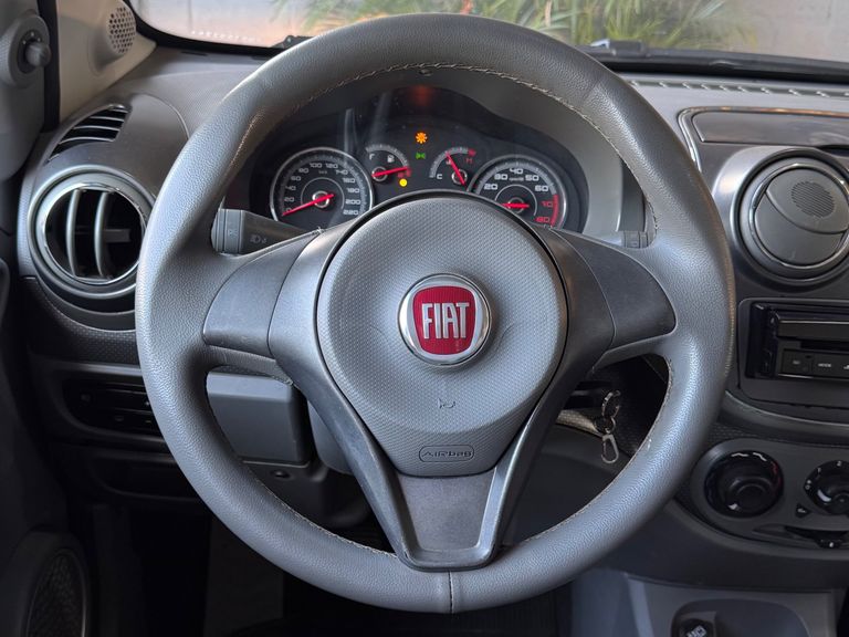 Fiat Palio ESSENCE 1.6 Flex 16V 5p