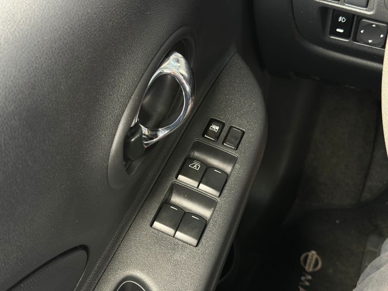 Nissan MARCH SV 1.0 12V Flex 5p