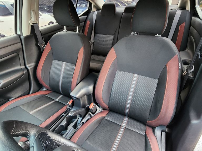 Nissan VERSA SR 1.6 16V Flex Aut.