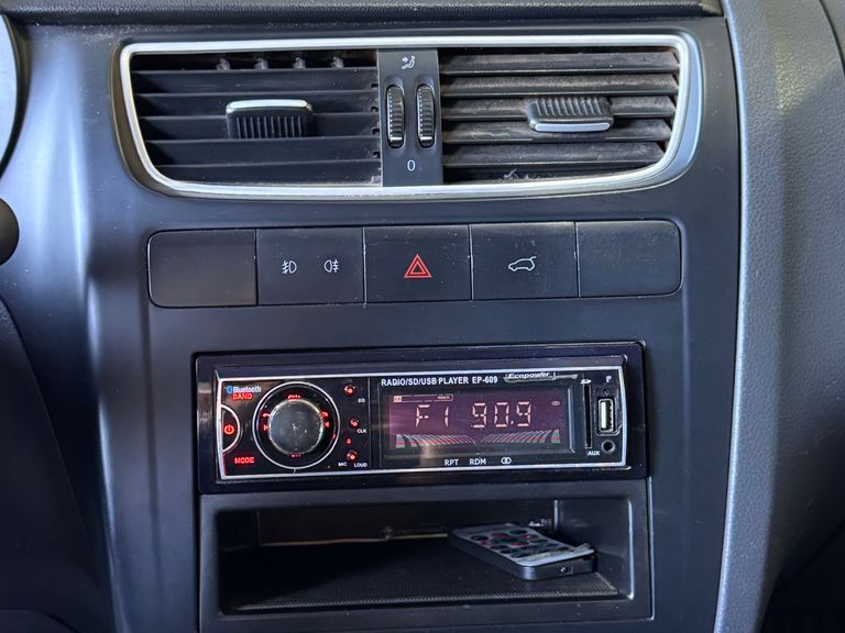 VolksWagen Fox 1.6 Mi Total Flex 8V 5p