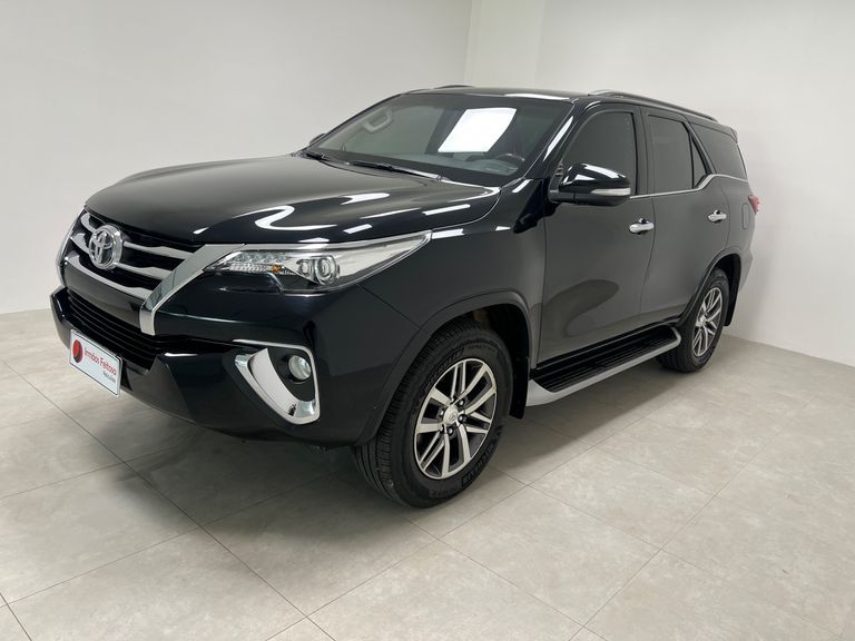 Toyota Hilux SW4 SRX 4x4 2.8 TDI 16V Dies. Aut.