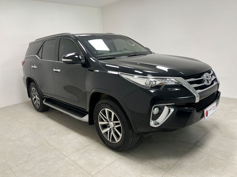 Toyota Hilux SW4 SRX 4x4 2.8 TDI 16V Dies. Aut.