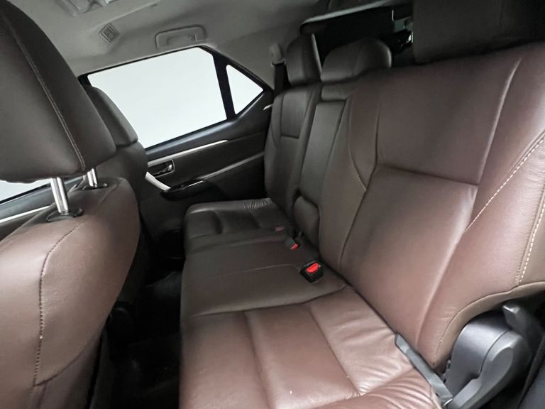 Toyota Hilux SW4 SRX 4x4 2.8 TDI 16V Dies. Aut.