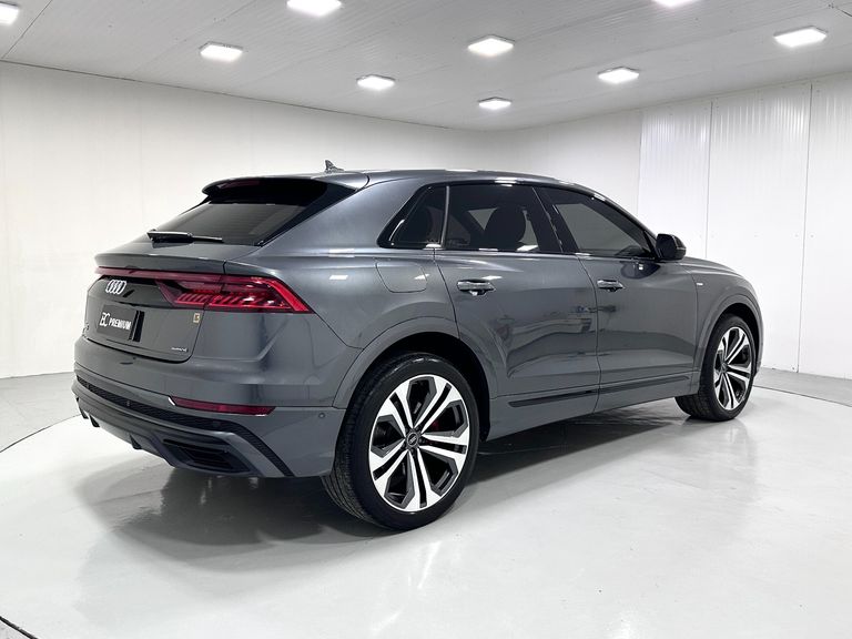 Audi Q8 Perf.Black 3.0 TFSI Quat. S-tr/(Híb.)