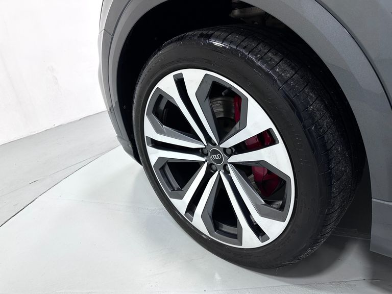 Audi Q8 Perf.Black 3.0 TFSI Quat. S-tr/(Híb.)