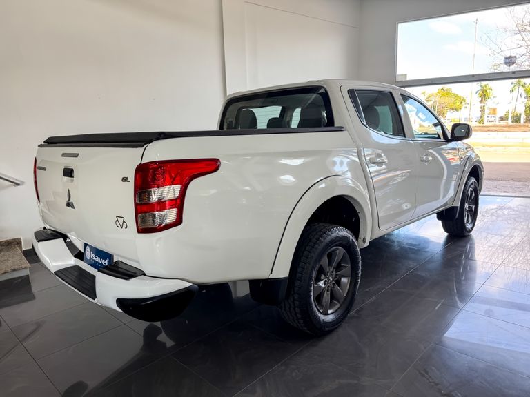Mitsubishi L200 Tri. Outd. GLX 2.4 CD 4x4 Die. Mec.