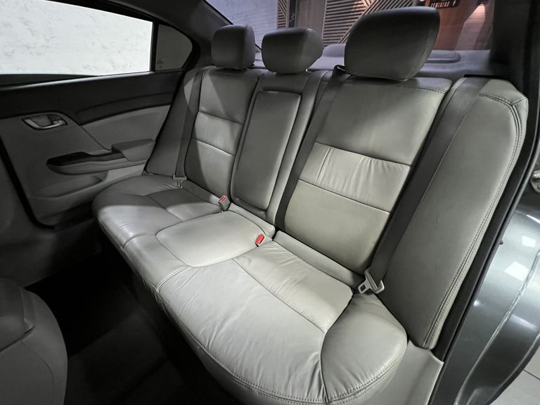 Honda Civic Sedan LXS 1.8/1.8 Flex 16V Aut. 4p