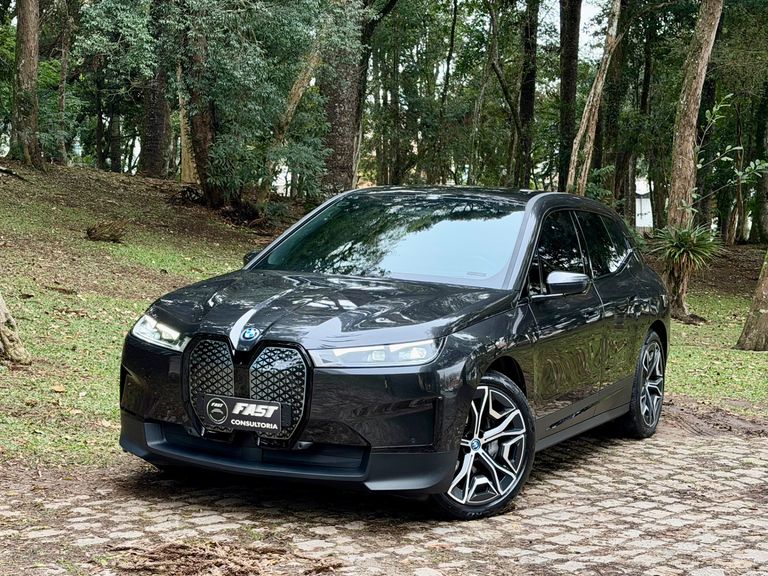 BMW iX XDrive 40 Aut. (Elétrico)