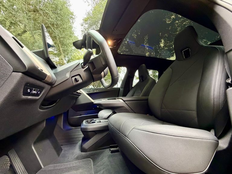 BMW iX XDrive 40 Aut. (Elétrico)