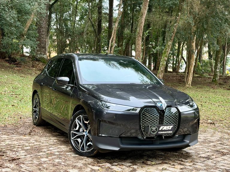 BMW iX XDrive 40 Aut. (Elétrico)