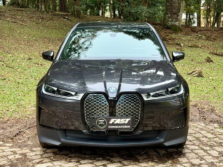 BMW iX XDrive 40 Aut. (Elétrico)