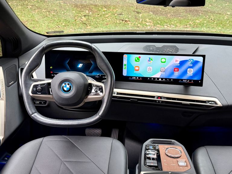 BMW iX XDrive 40 Aut. (Elétrico)
