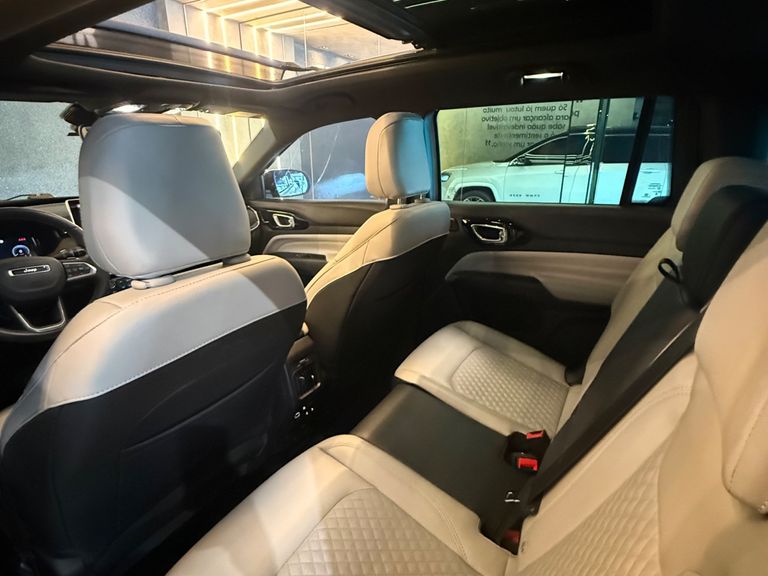 Jeep Commander Overland T270 1.3 TB Flex Aut.