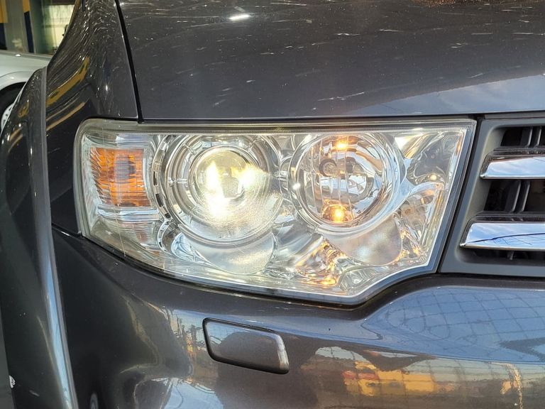 Mitsubishi Pajero HPE 3.2 4x4 T.I. Dies. 5p Aut.