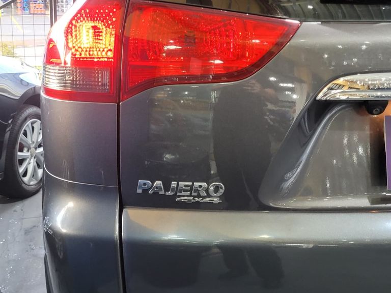 Mitsubishi Pajero HPE 3.2 4x4 T.I. Dies. 5p Aut.